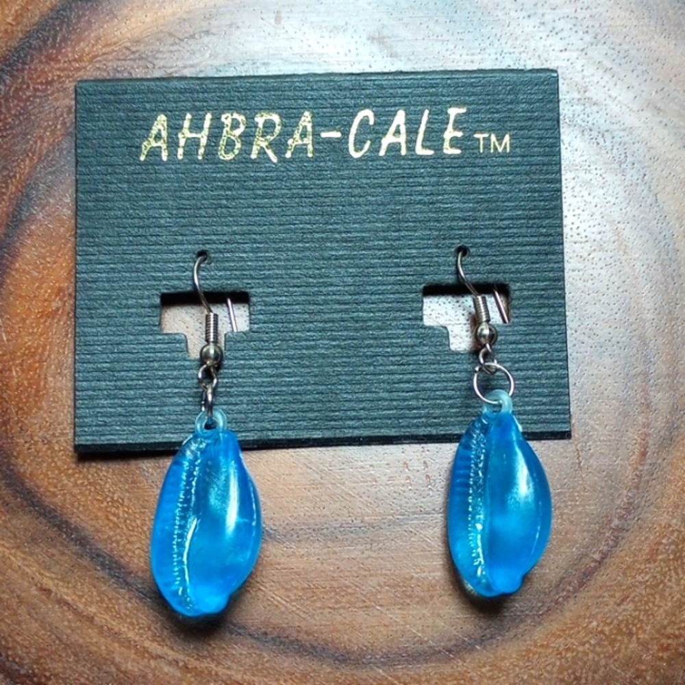 HP !Genuine lucite earrings seashell theme